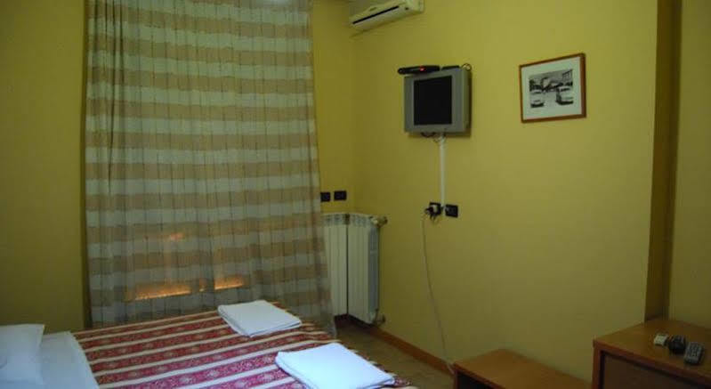 Hotel Vlora Esterno foto