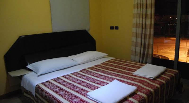 Hotel Vlora Esterno foto